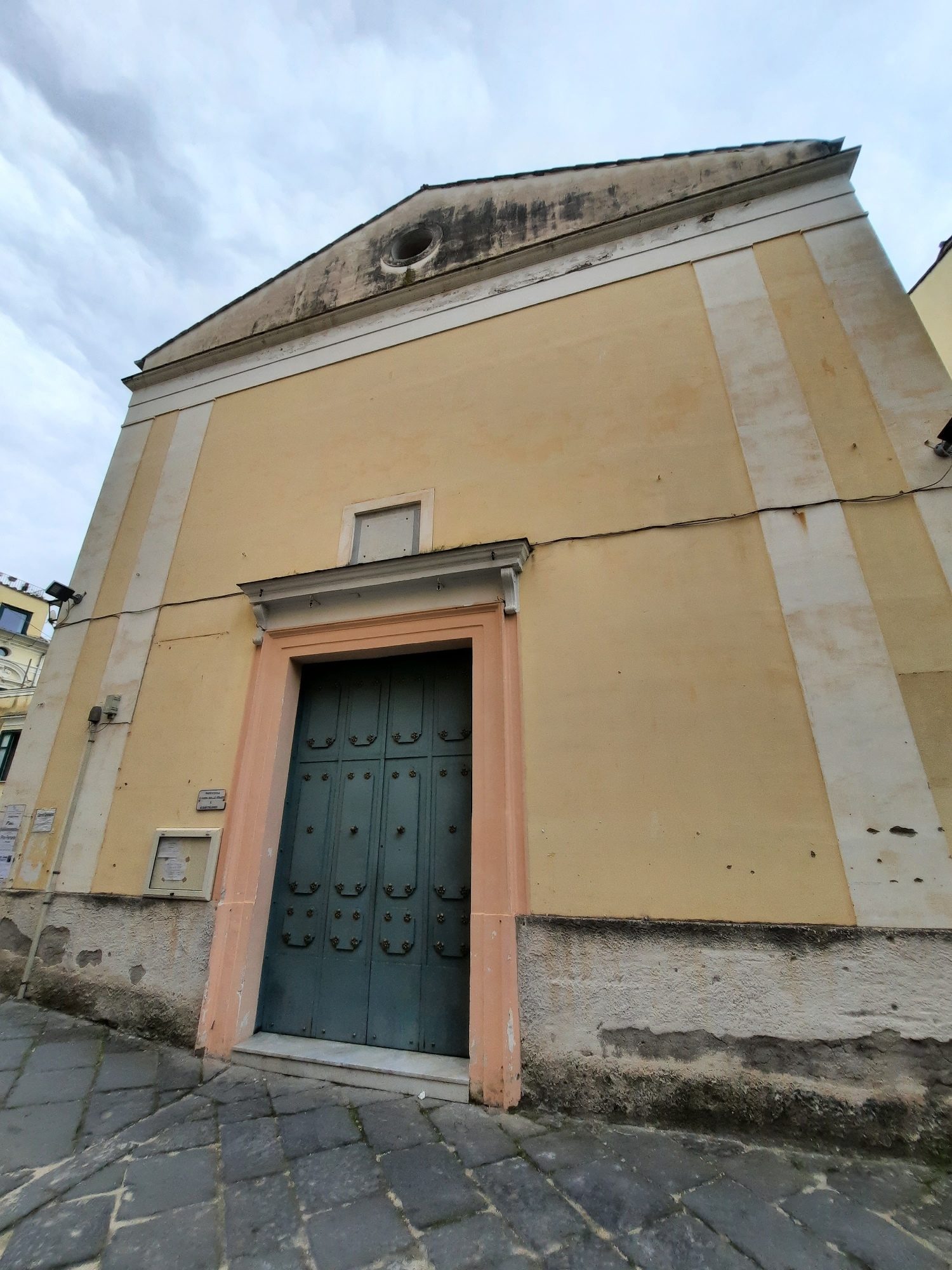 Santa Maria delle Grazie church, Salerno - 02.jpg